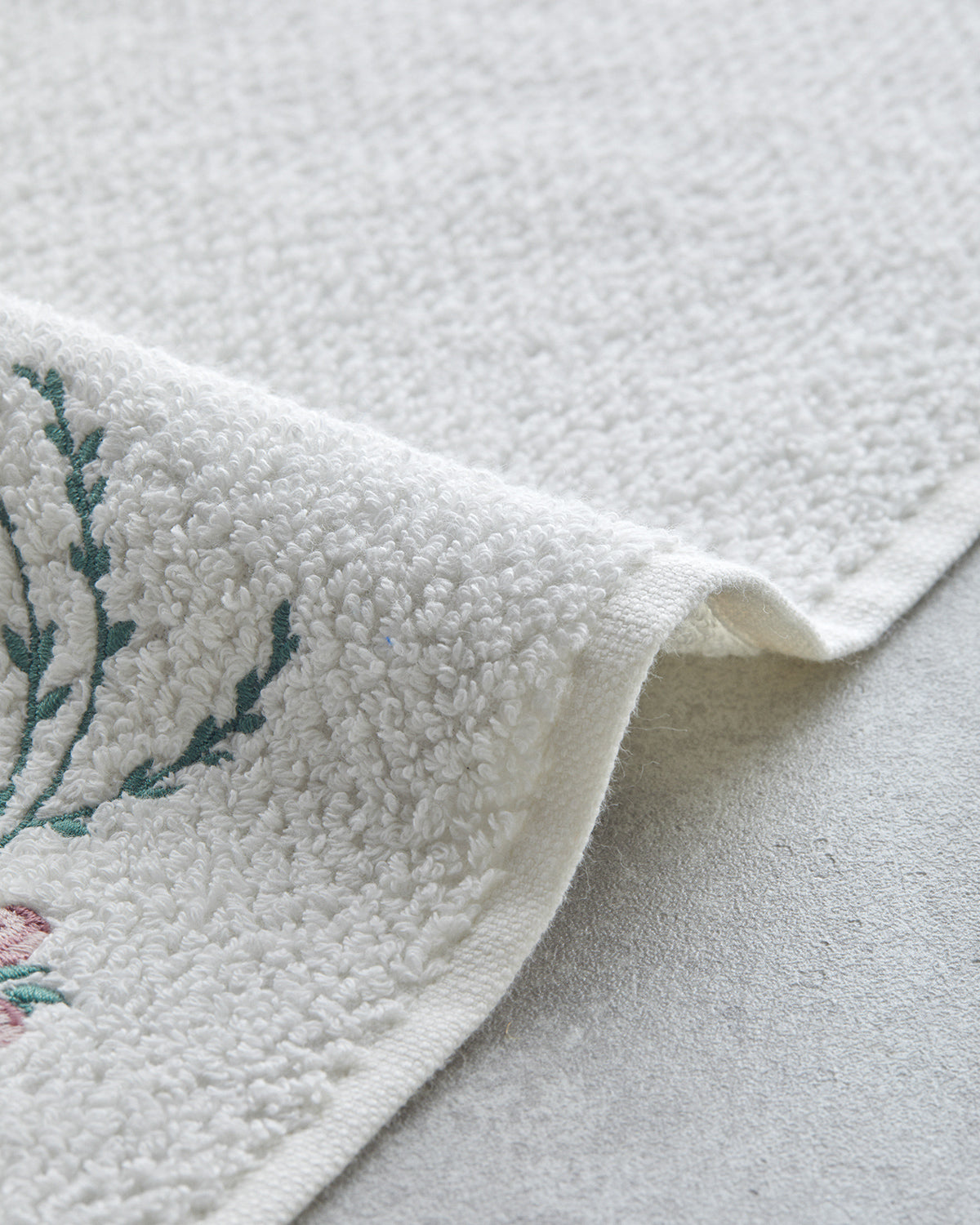 Cotton Embroidered Face Towel 50x80 cm Ecru (view 2)