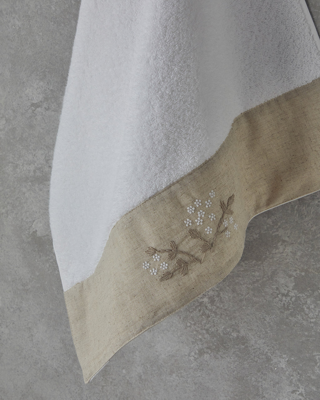 Cotton Embroidered Face Towel 50x90 cm White (view 2)