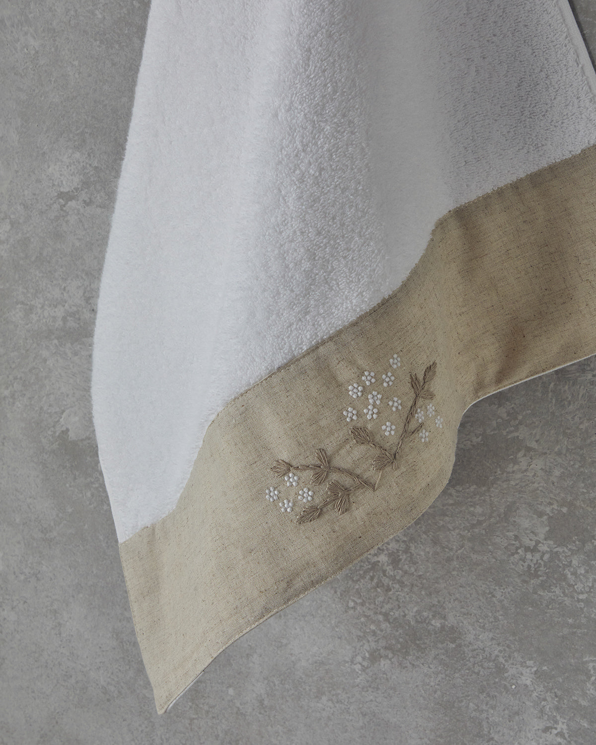 Cotton Embroidered Face Towel 50x90 cm White (view 2)