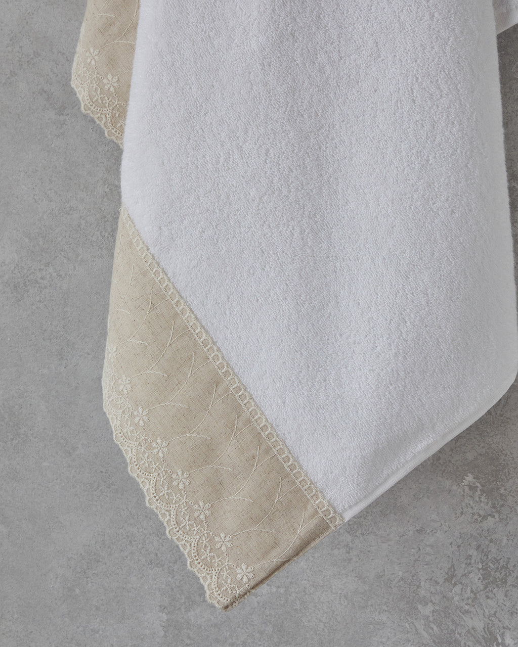 Linda Cotton Embroidered Bath Towel 90x150 cm White (view 2)