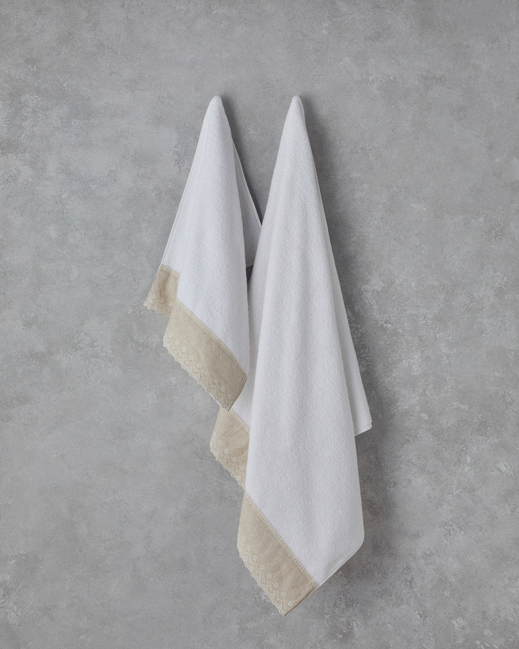 Linda Cotton Embroidered Bath Towel 90x150 cm White (view 3)