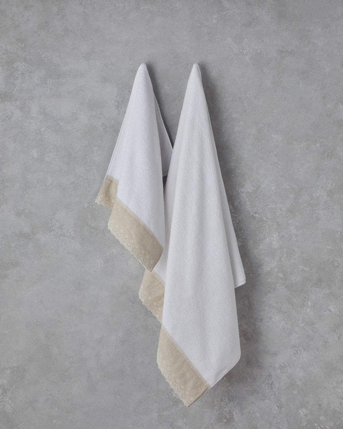 Linda Cotton Embroidered Bath Towel 90x150 cm White (view 3)