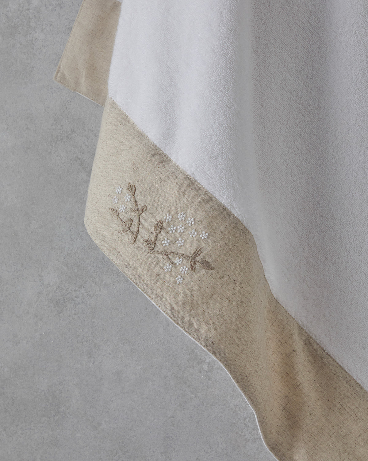 Cotton Embroidered Bath Towel 90x150 cm White (view 2)