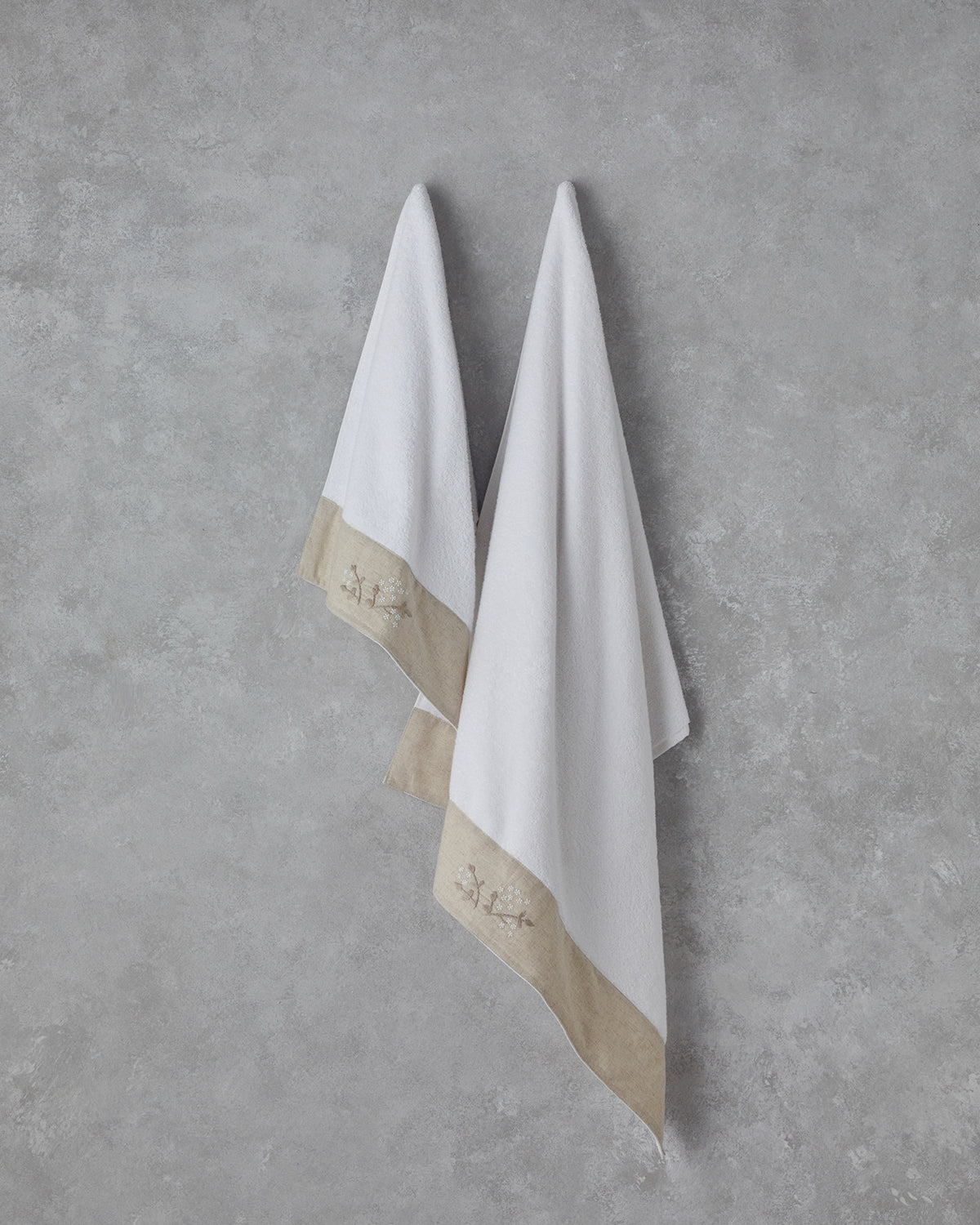 Cotton Embroidered Bath Towel 90x150 cm White (view 3)