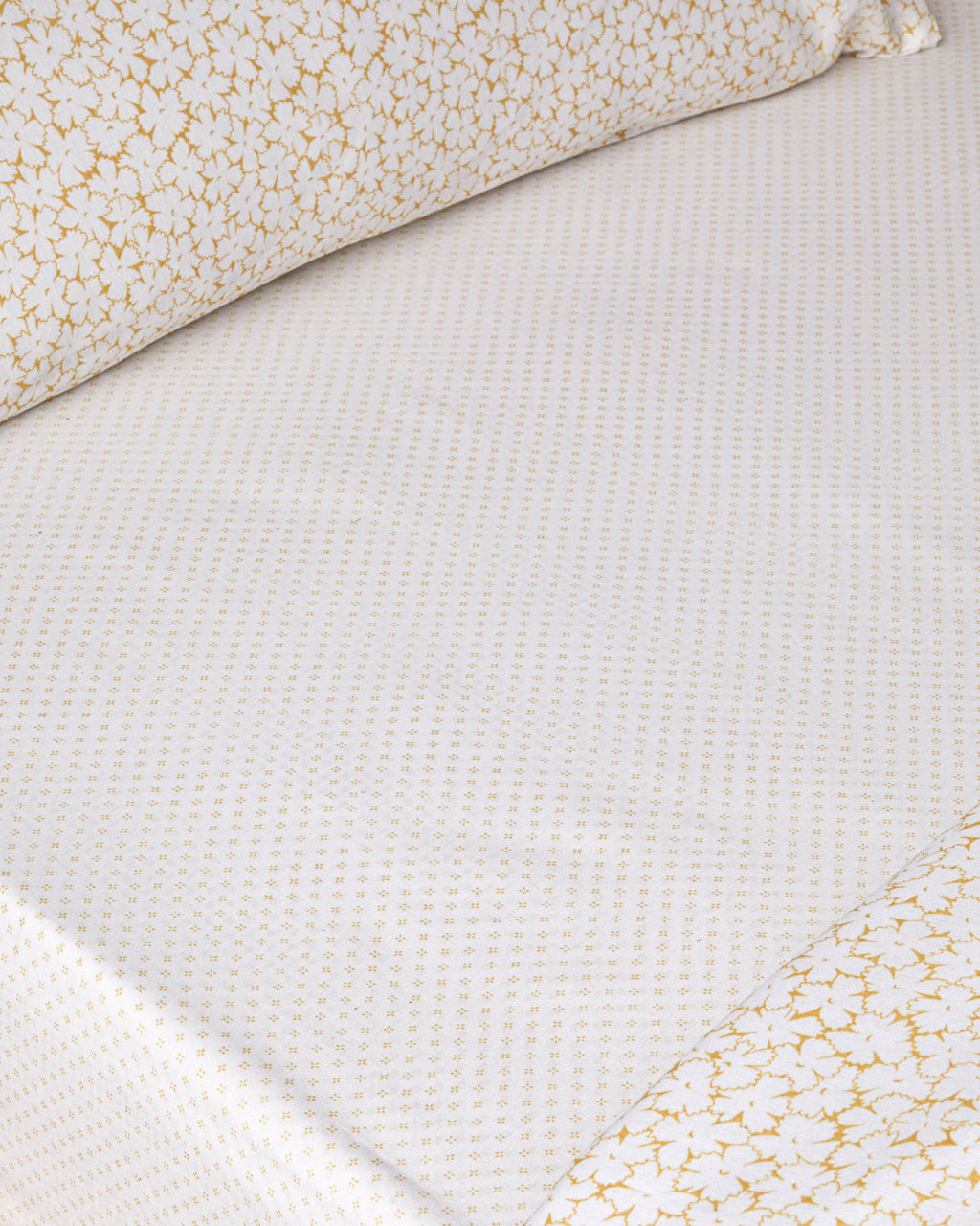 Sweet Violet Easy Iron Duvet Cover Set Oil (view 8)