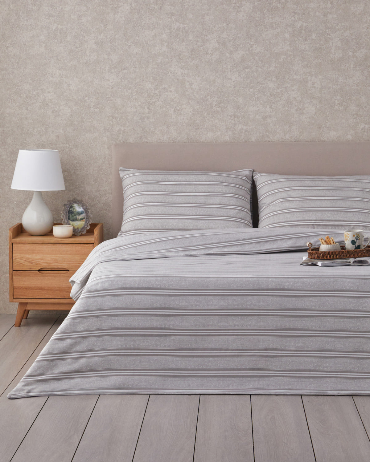 Sleek Lines Easy Iron Duvet Cover Set Gray (view 9)