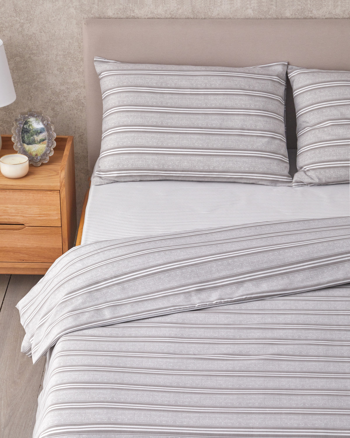 Sleek Lines Easy Iron Duvet Cover Set Gray (view 11)