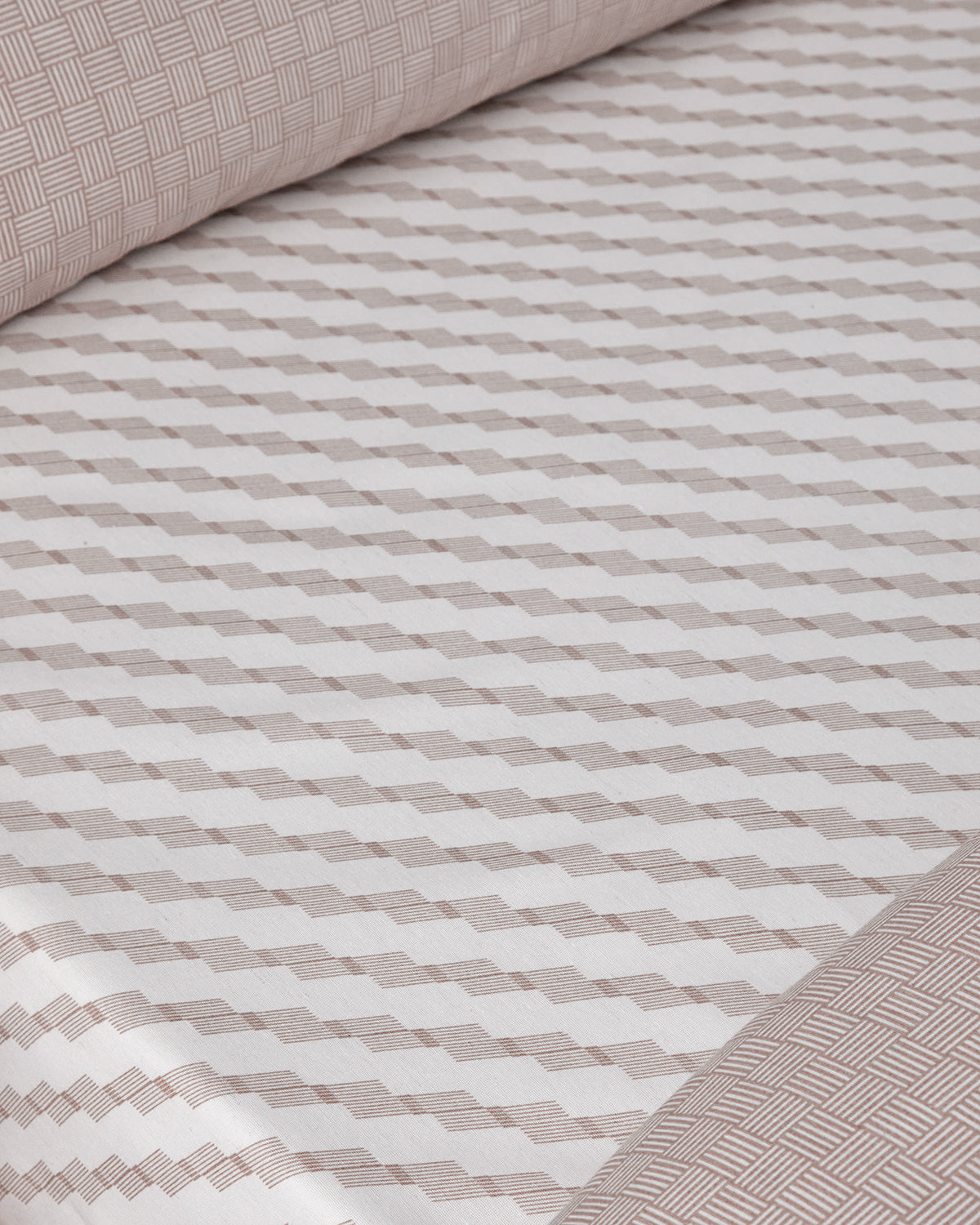 Linework Easy Iron Duvet Cover Set (view 5)