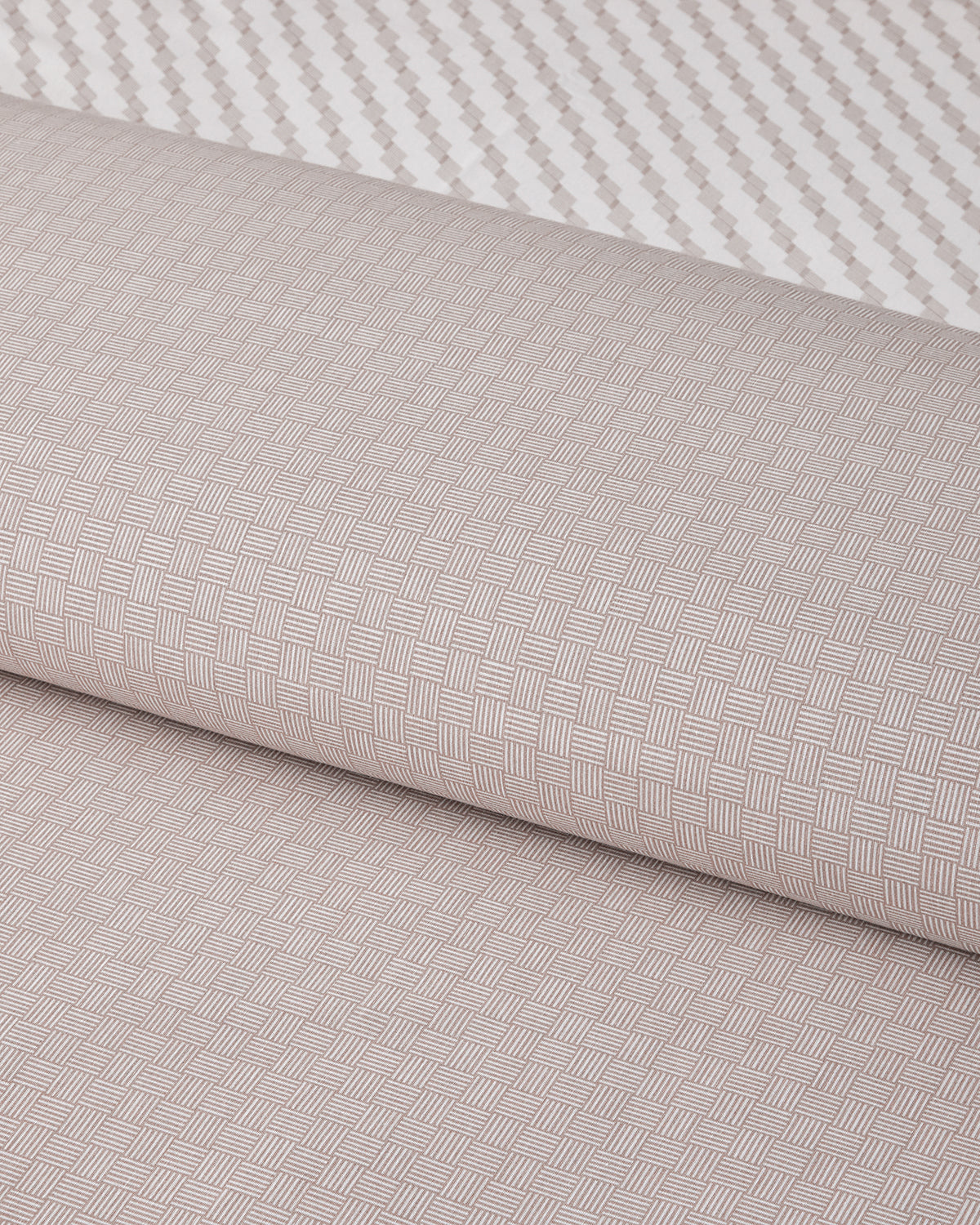 Linework Easy Iron Duvet Cover Set (view 10)