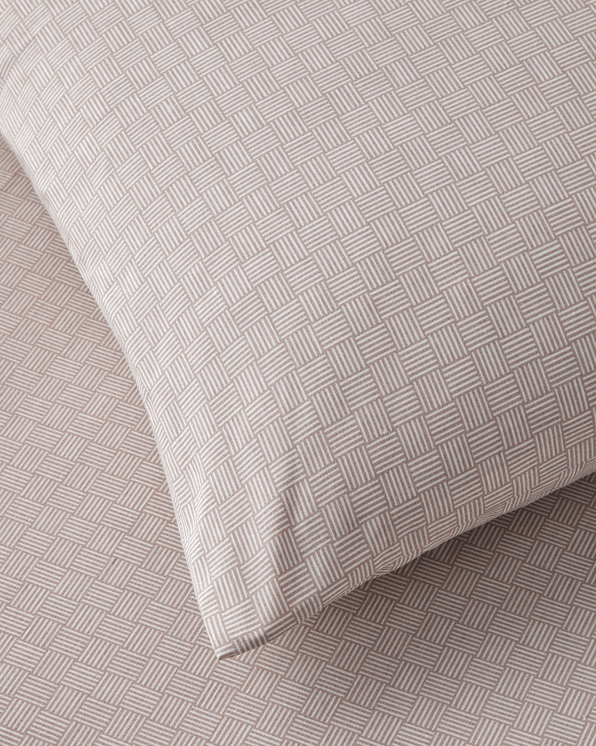 Linework Easy Iron Duvet Cover Set (view 11)