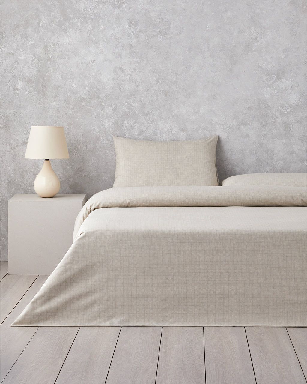 Linework Easy Iron Duvet Cover Set (view 15)