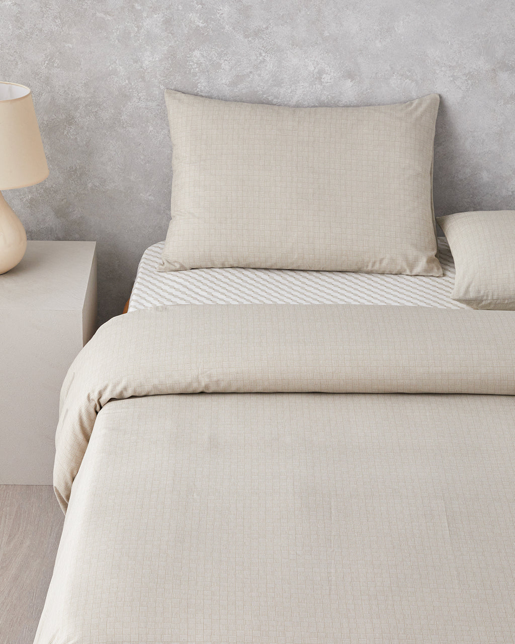 Linework Easy Iron Duvet Cover Set (view 23)