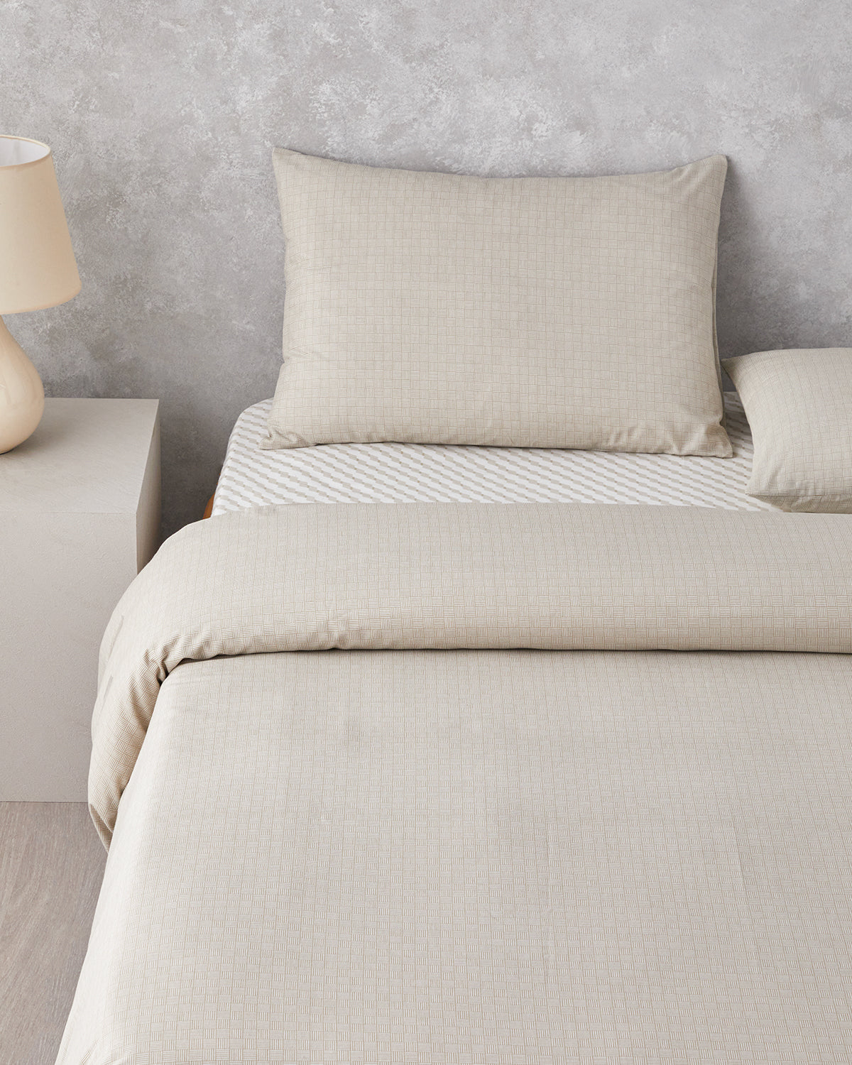 Linework Easy Iron Duvet Cover Set (view 23)