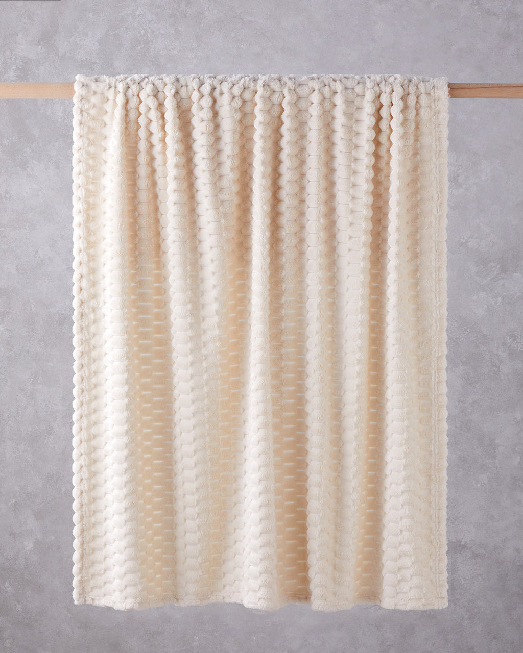 Tiny Bubbles Jacquard Wellsoft TV Blanket 120x160 cm - Cream