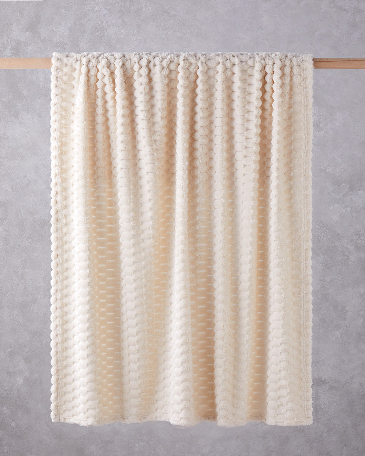 Tiny Bubbles Jacquard Wellsoft TV Blanket 120x160 cm - Cream