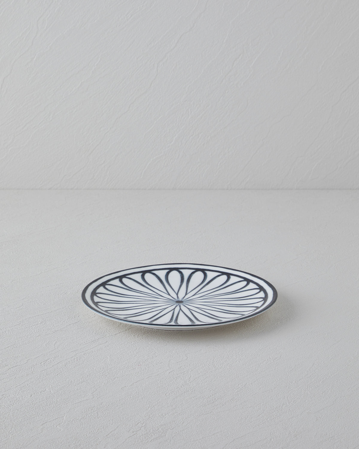 Porcelain Cake Plate 19 cm Black - White