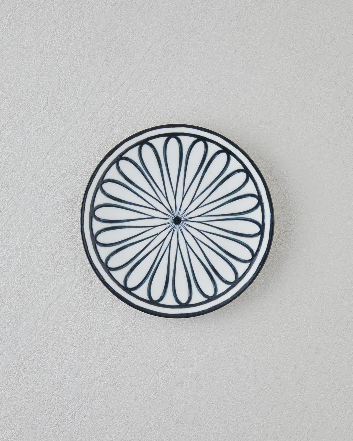 Porcelain Cake Plate 19 cm Black - White (view 2)