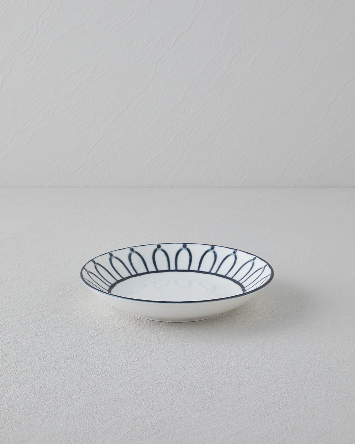 Porcelain Deep Plate 19 cm Black - White