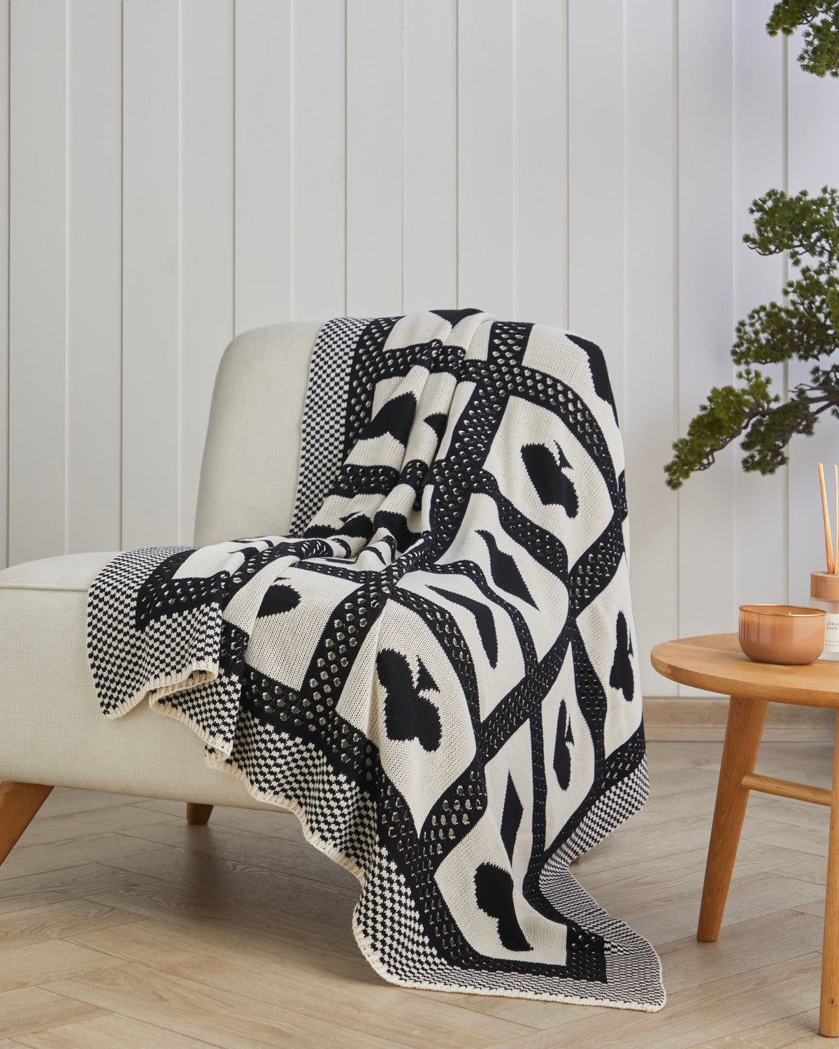 Fun Sofa Throw 130x170 cm Black - White (view 2)