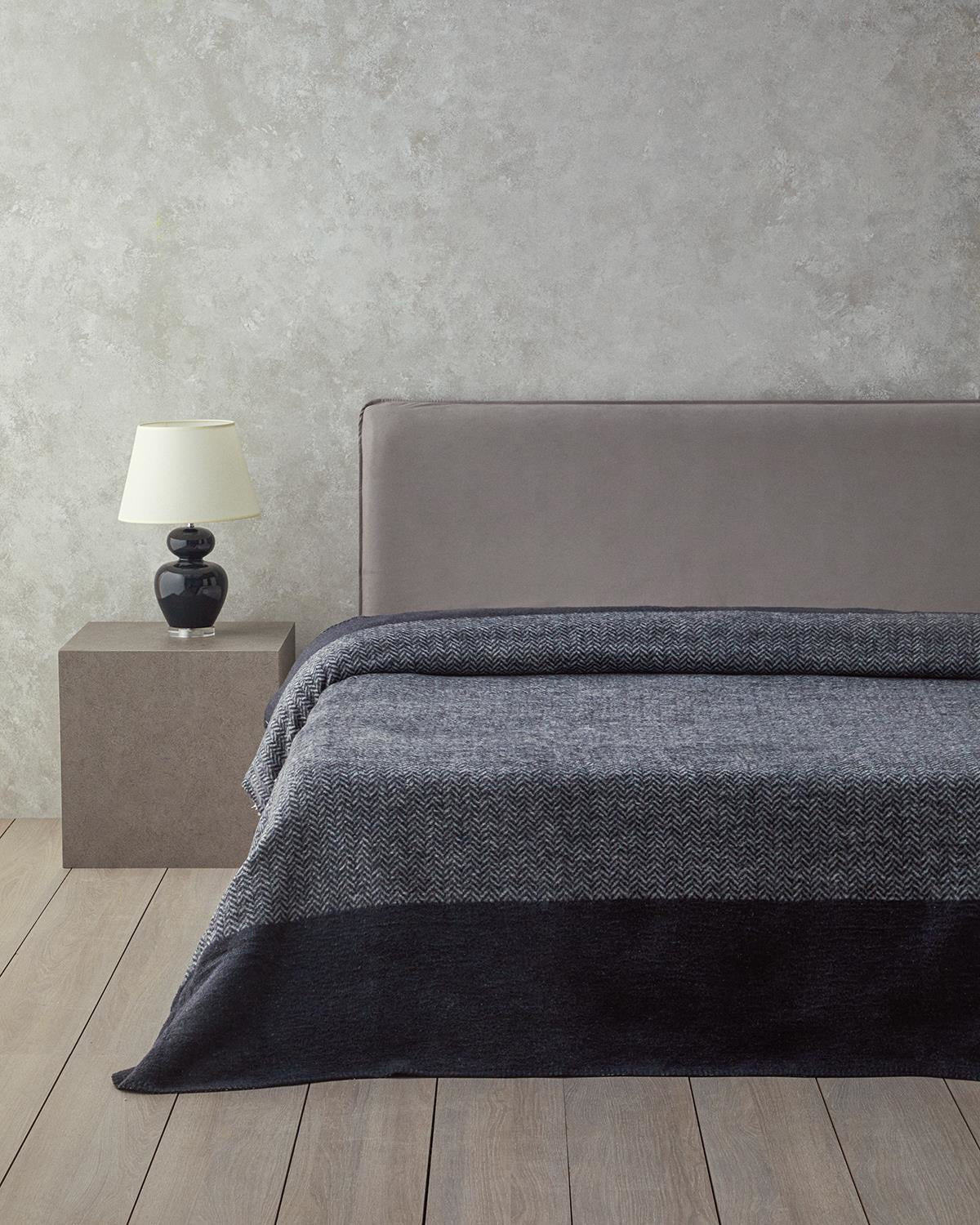 Modern Chevron Cotton Acrylic Double Size Blanket 200x220 cm Dark Gray