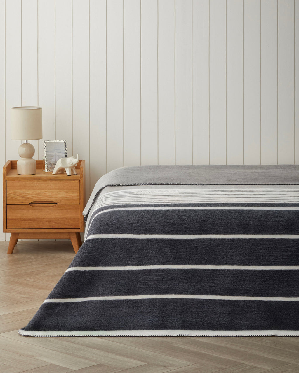 Modern Line Cotton Acrylic Blanket Gray - Single 150x200 cm