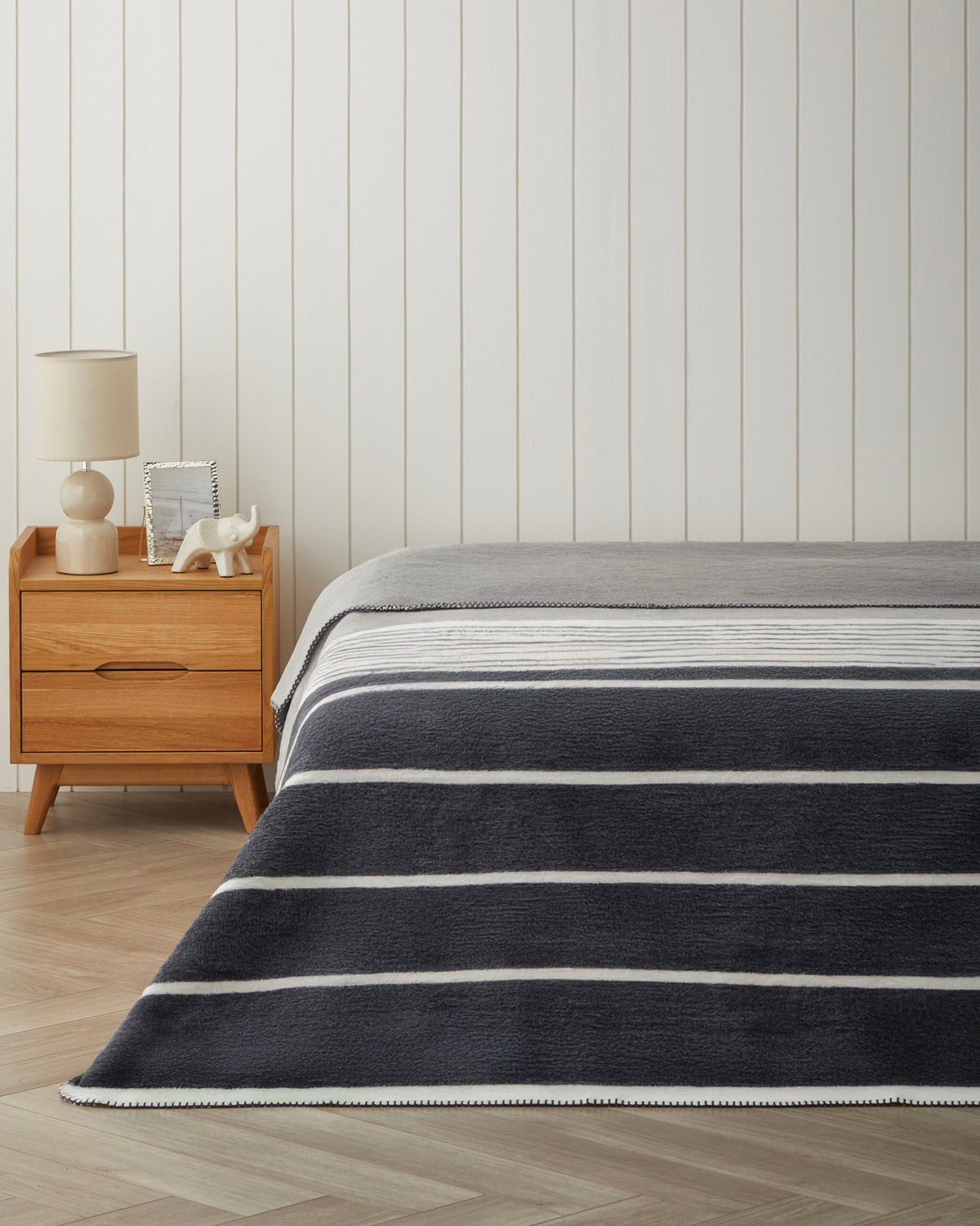 Modern Line Cotton Acrylic Blanket Gray - Single 150x200 cm