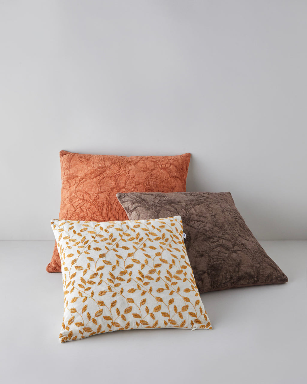 Lily Toss Pillow Cover 45x45 cm Brown (view 3)