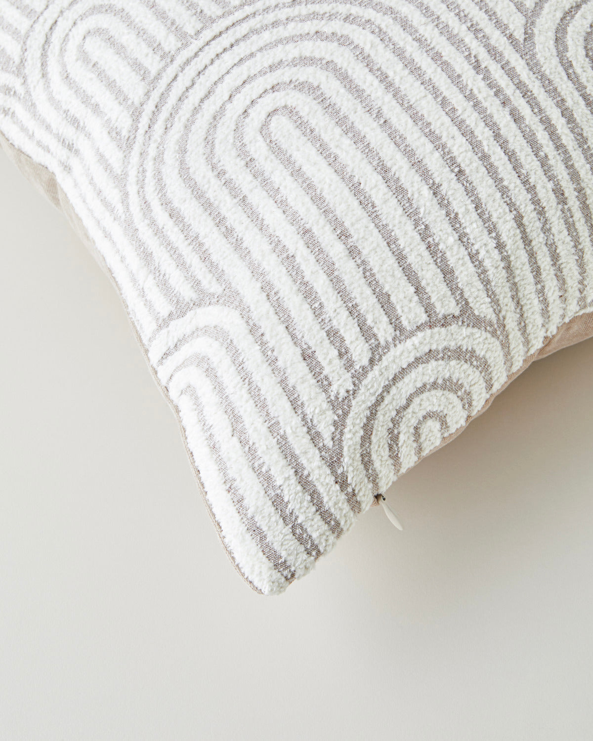 Deluxe Jacquard Decorative Cushion 35x55 cm Cream (view 2)