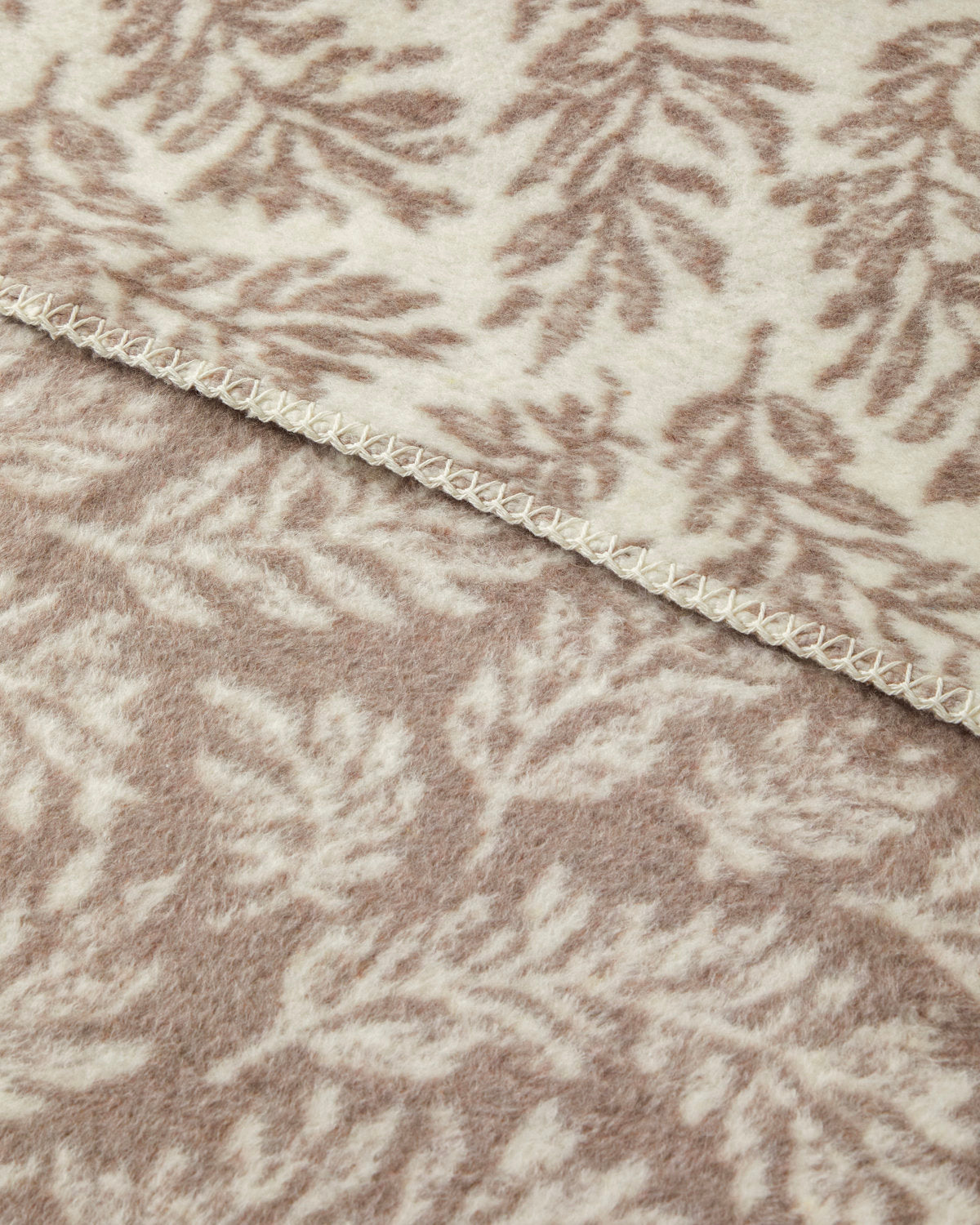 Foliage Cotton Acrylic Blanket Pebble - Double 200x220 cm (view 2)