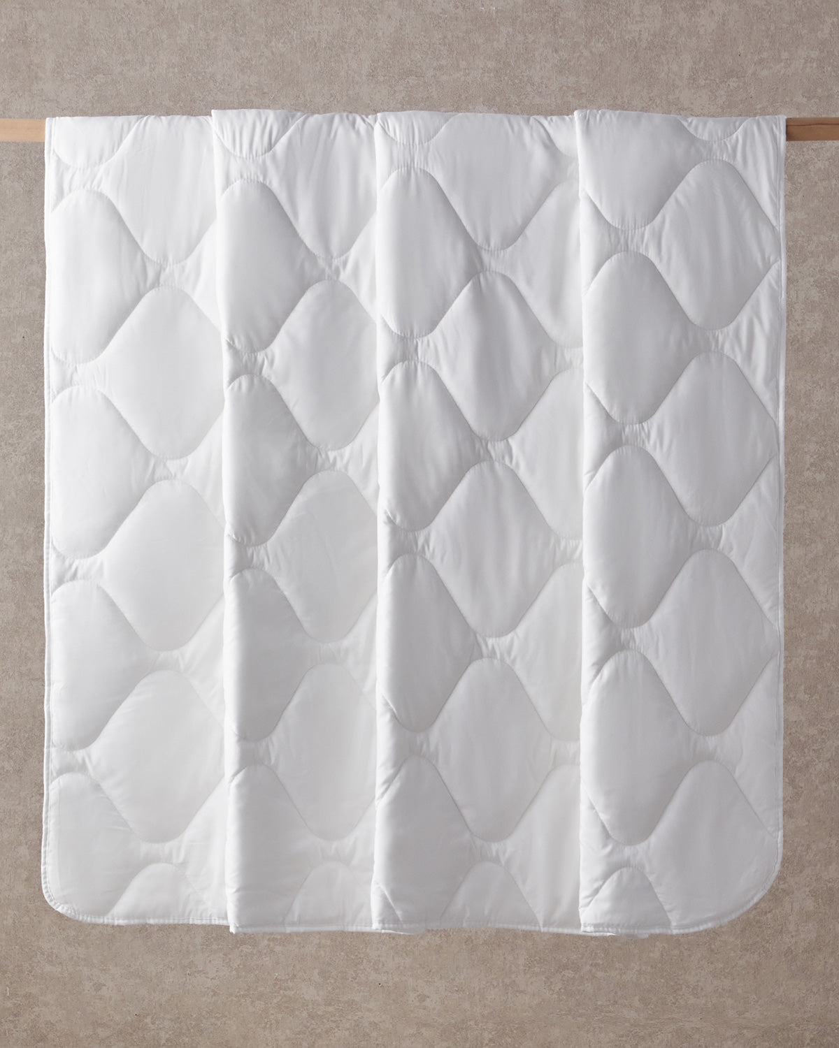 Microfiber Quilt Ecru (view 4)