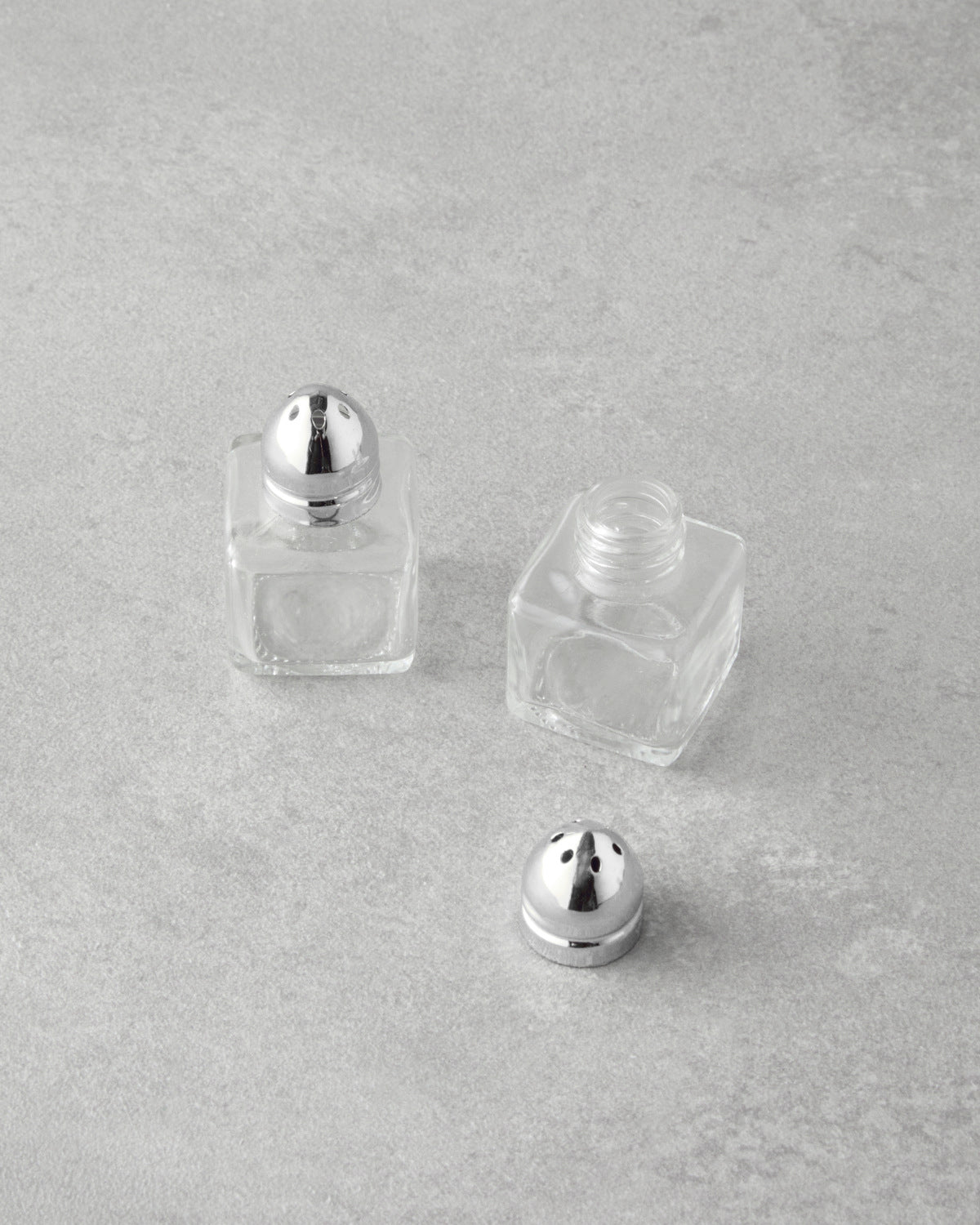 Lelia Glass 2 pcs Salt and Pepper Shaker 4x5 cm Silver (view 2)