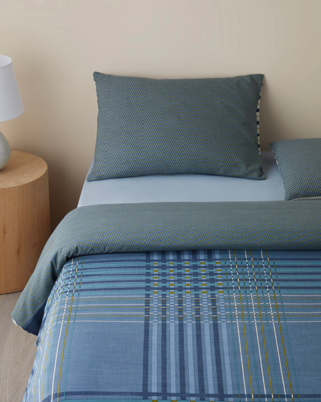 Easy Iron Single Size Duvet Cover Set 160x220 cm Navy Blue (view 2)