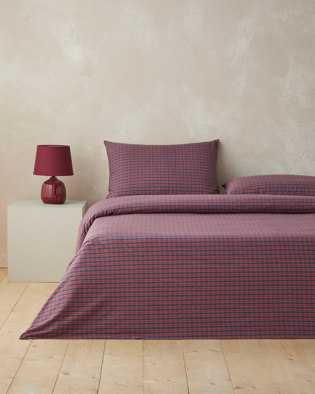 Yarn Dyed Duvet Cover Set Navy Blue - Red (view 9)
