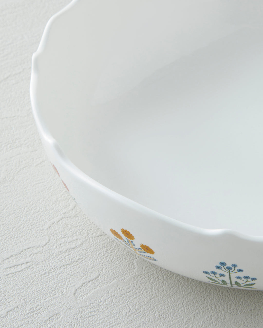 Petite New Bone China Bowl 23 cm Colored (view 3)