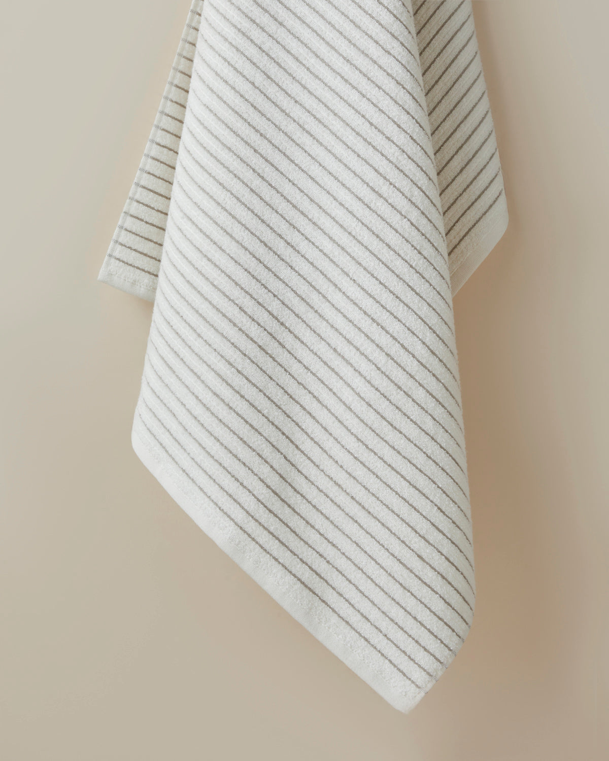 Soft Stripe Cotton Bath Towel 80x150 cm Ivory (view 2)