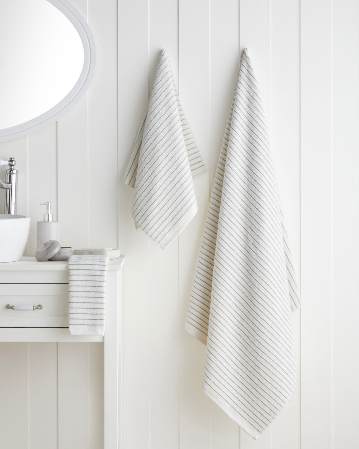 Soft Stripe Cotton Bath Towel 80x150 cm Ivory (view 3)