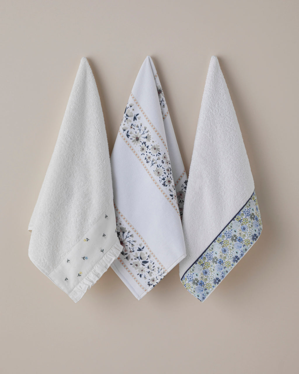 Daisy Pink Cotton Face Towel 50x80 cm White (view 3)