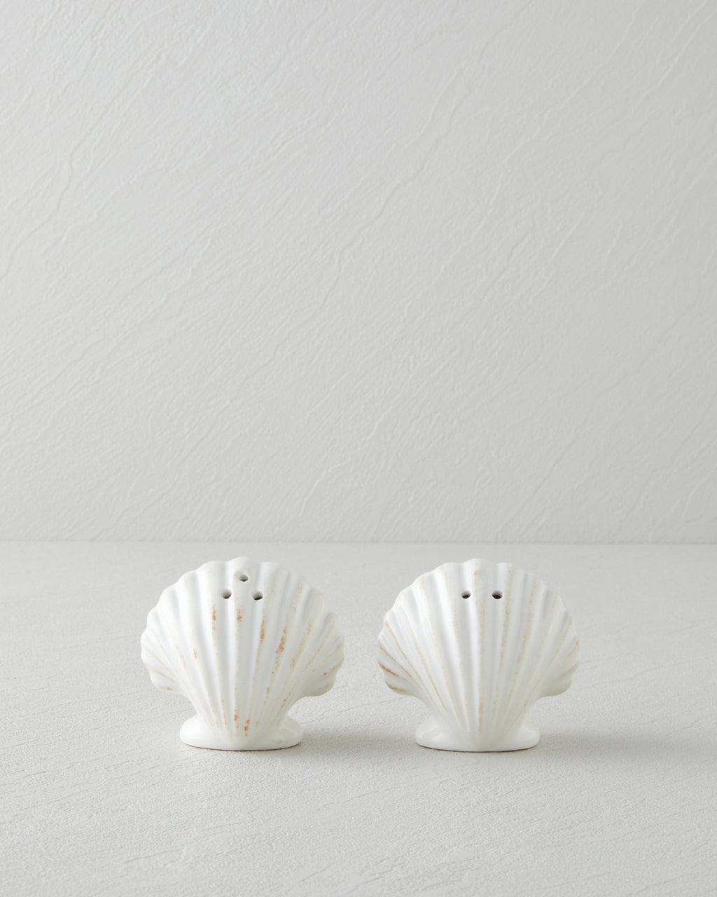 Seashell Stoneware 2 pcs Salt and Pepper Shaker 8x5x7 cm White