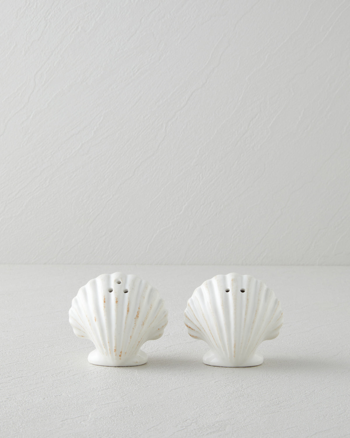 Seashell Stoneware 2 pcs Salt and Pepper Shaker 8x5x7 cm White