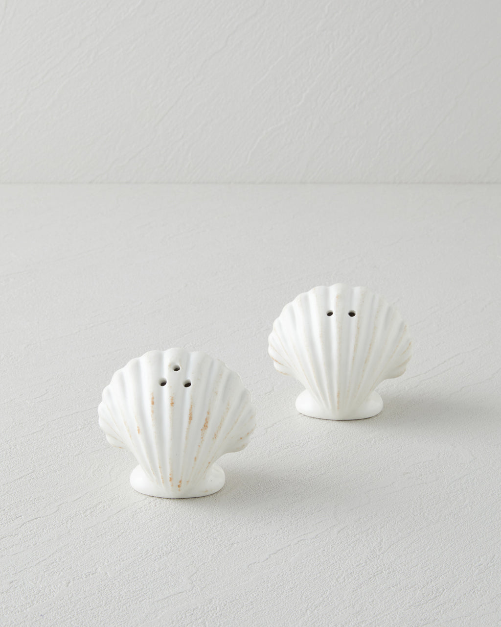 Seashell Stoneware 2 pcs Salt and Pepper Shaker 8x5x7 cm White (view 2)