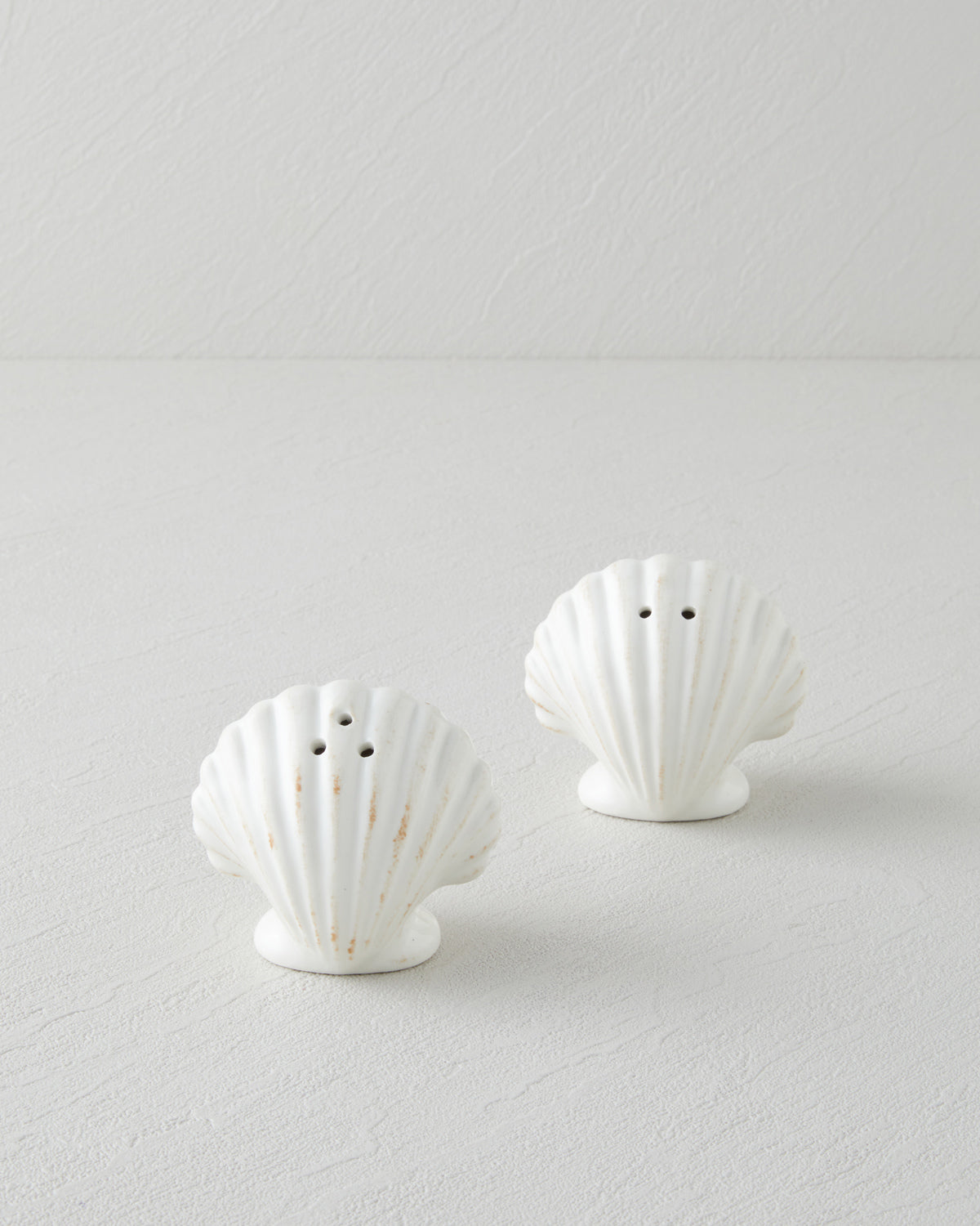 Seashell Stoneware 2 pcs Salt and Pepper Shaker 8x5x7 cm White (view 2)