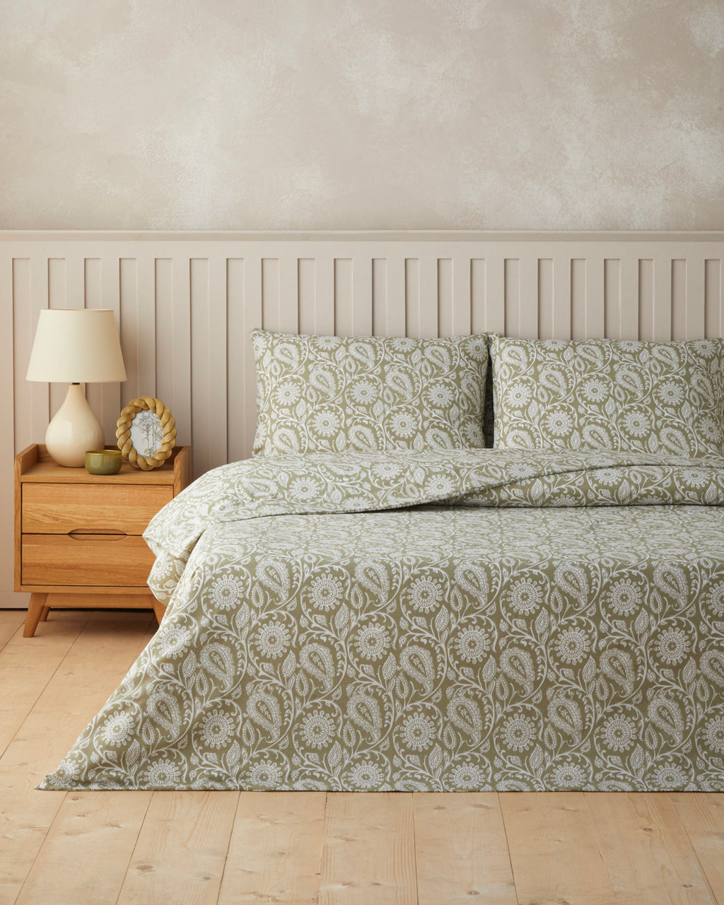 Easy Iron Duvet Cover Set Oil Green (view 8)