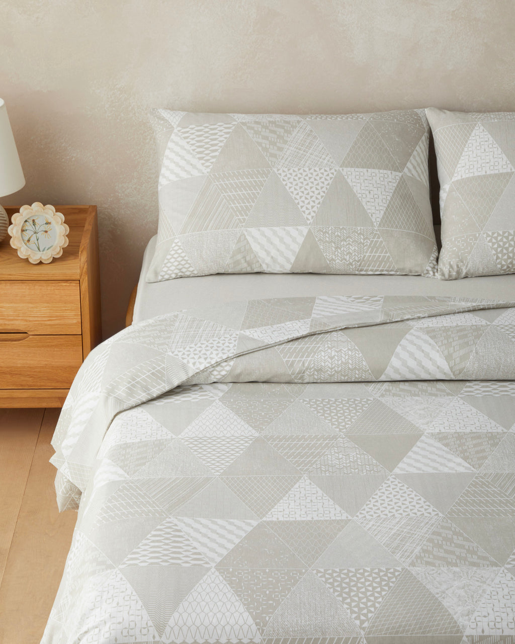 Easy Iron Duvet Cover Set Beige - Double 200x220 cm (view 2)