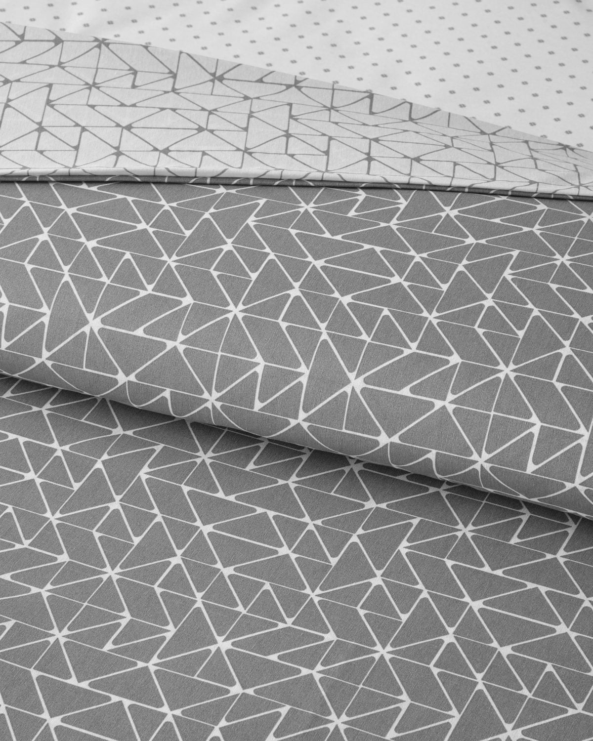Trio Shape Easy Iron Duvet Cover Set (view 4)