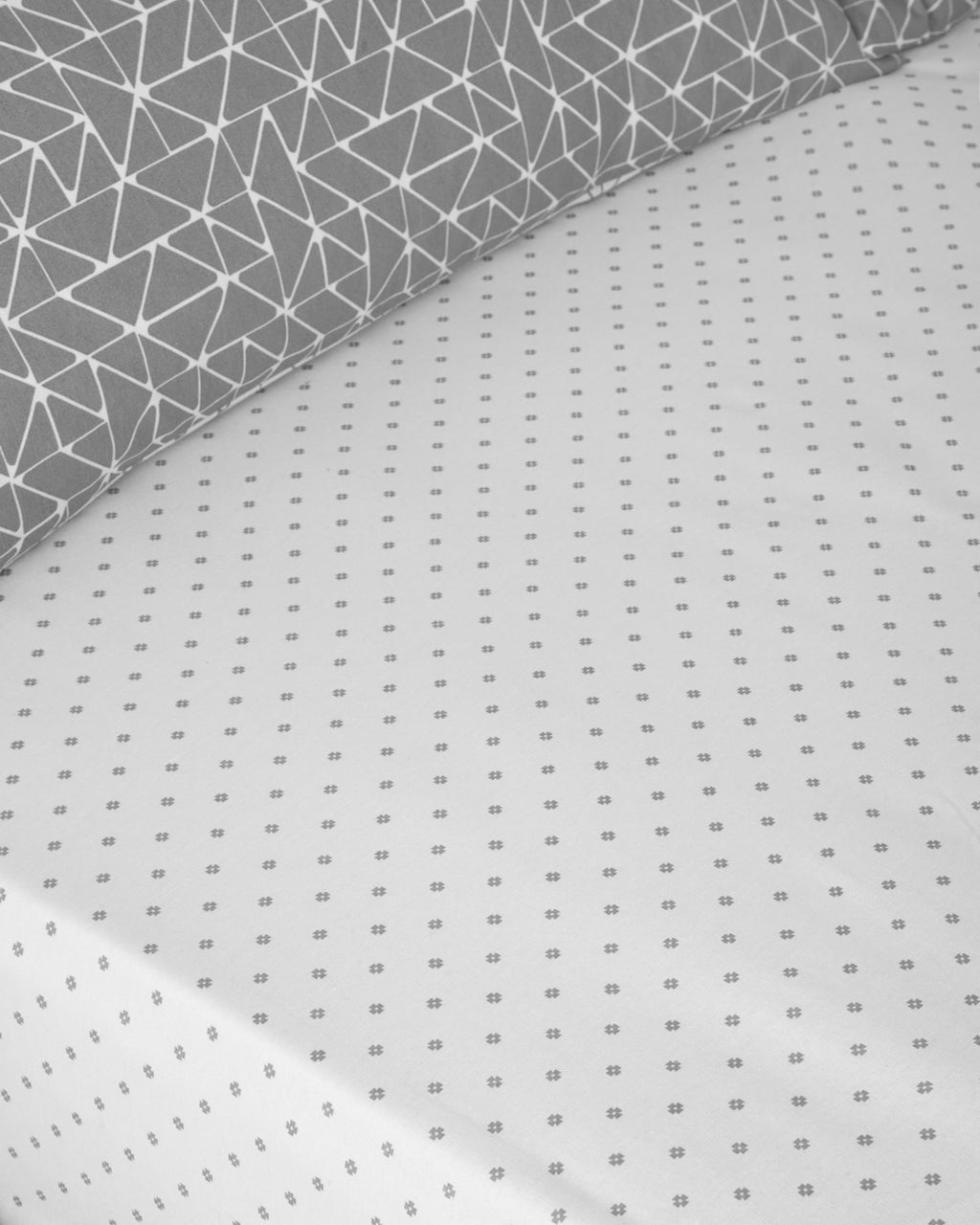 Trio Shape Easy Iron Duvet Cover Set (view 7)