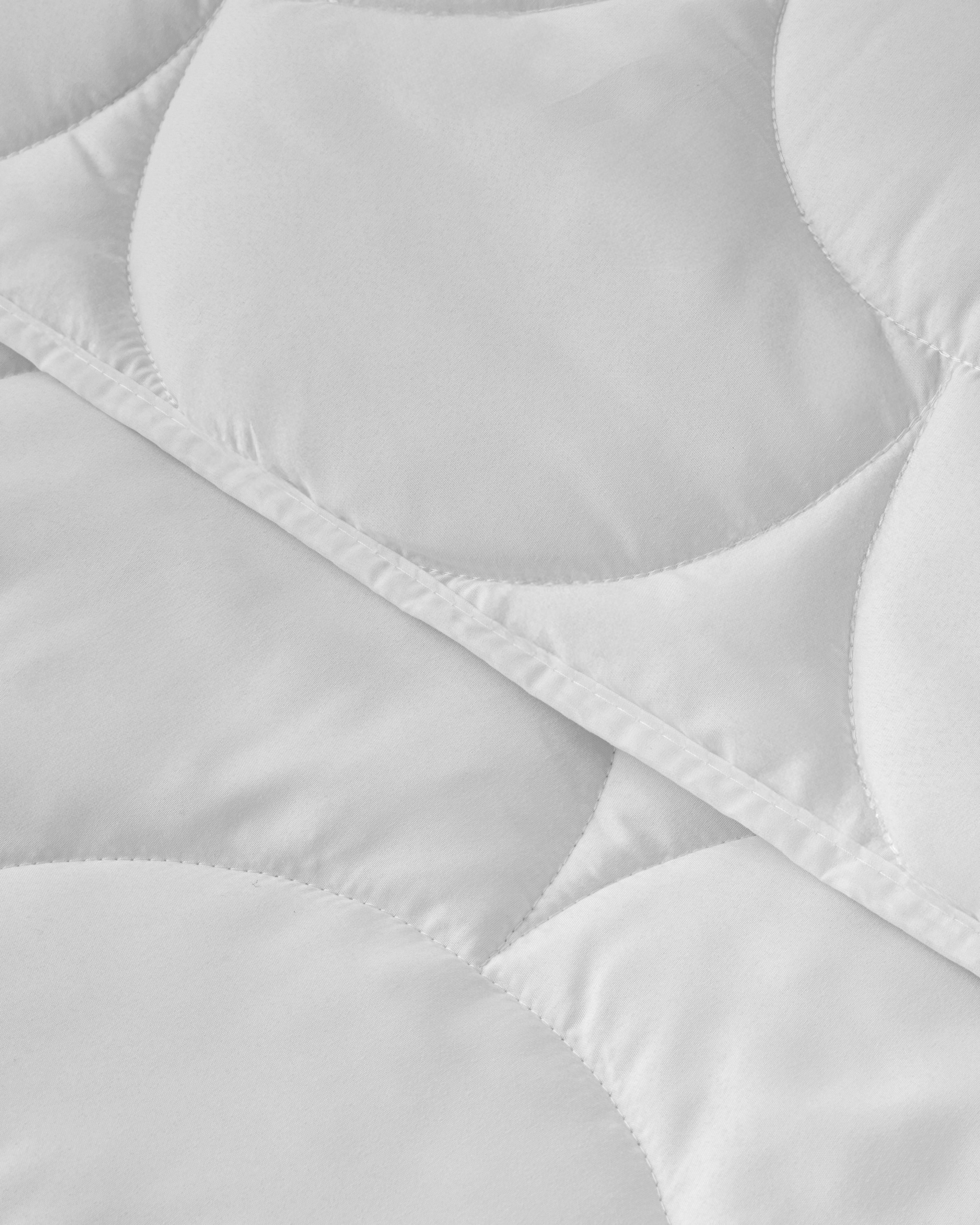 Softy Microfiber Pillow and Quilt Set White (view 3)