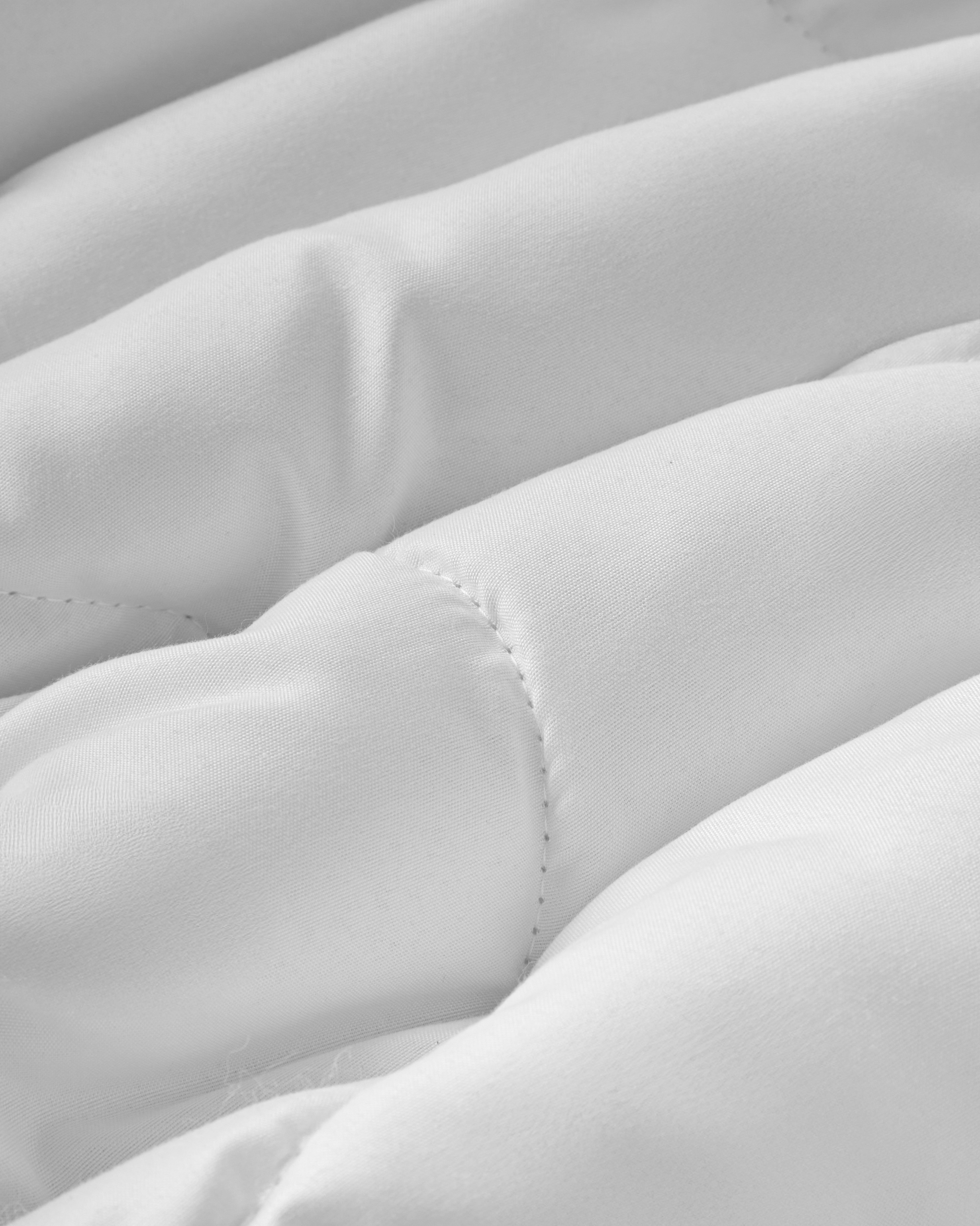 Softy Microfiber Pillow and Quilt Set White (view 4)