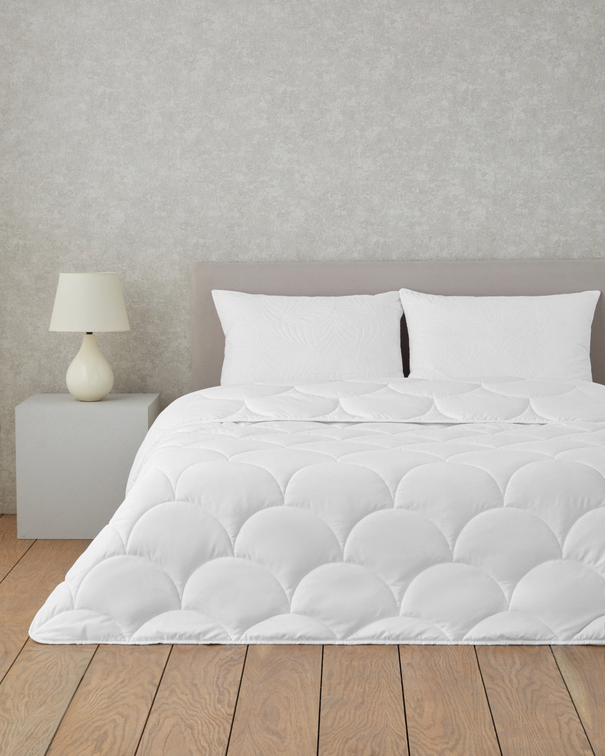 Softy Microfiber Pillow and Quilt Set White (view 7)