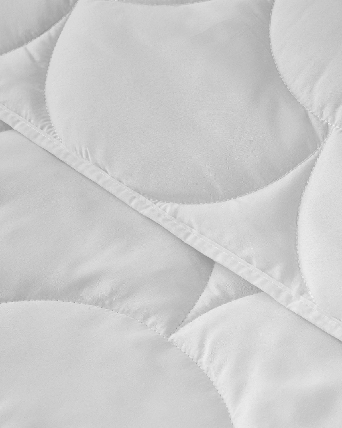 Softy Microfiber Pillow and Quilt Set White (view 8)