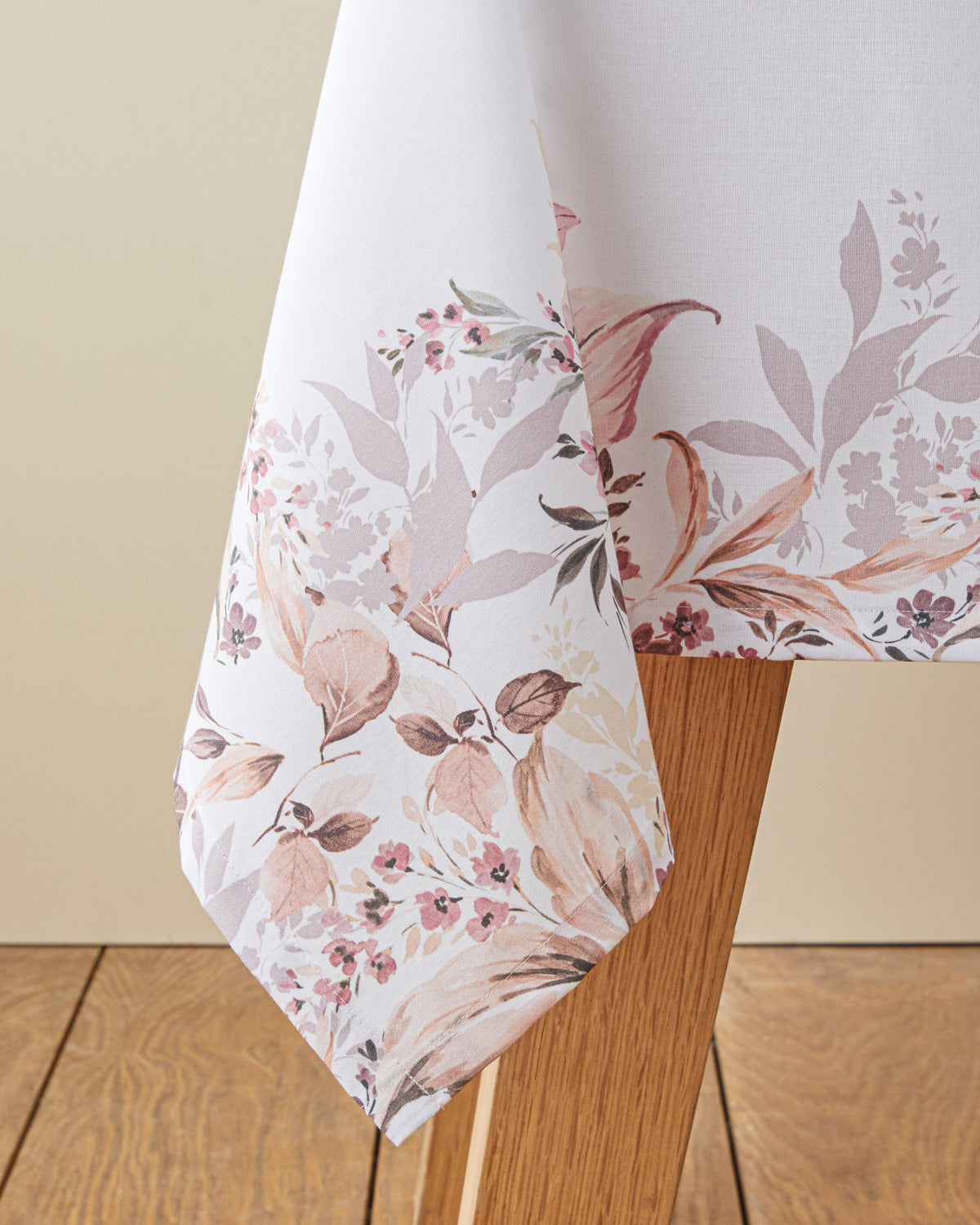 Dreamy Garden Opal Table Cloth 140x200 cm Colored (view 2)